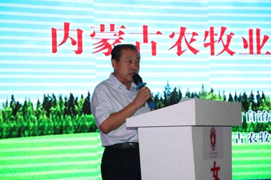 產(chǎn)業(yè)大咖齊聚草原青城，共享饕餮智慧盛宴----2015內(nèi)蒙古農(nóng)牧業(yè)產(chǎn)業(yè)化發(fā)展論壇召開