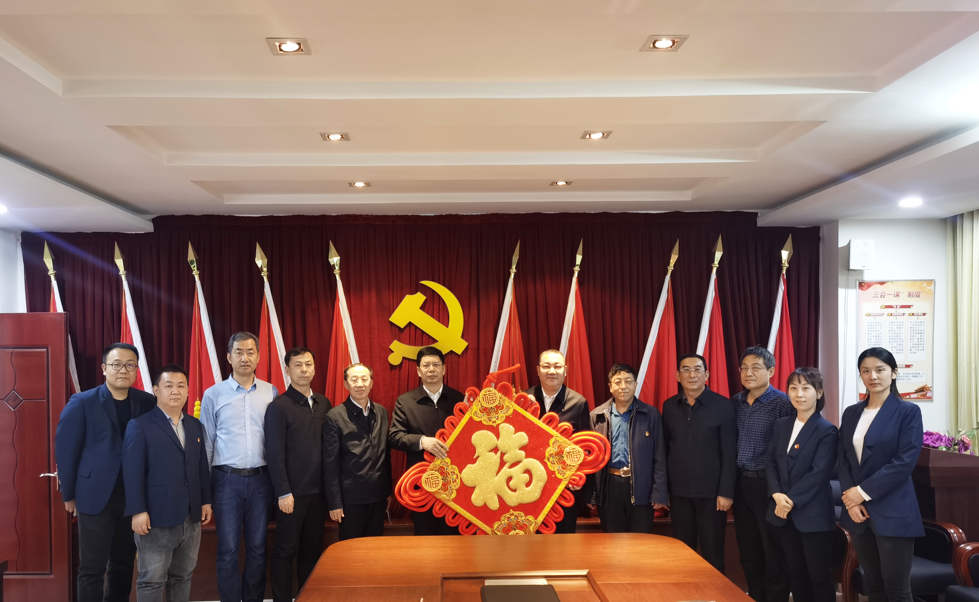 自治區(qū)政協(xié)副主席、工商聯(lián)主席安潤生等領(lǐng)導蒞臨協(xié)會慰問指導