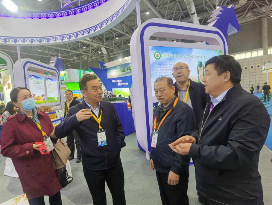 內(nèi)蒙古1400多種有機(jī)、綠色農(nóng)畜產(chǎn)品亮相中國(guó)綠色食品博覽會(huì)和中國(guó)國(guó)際有機(jī)食品博覽會(huì)